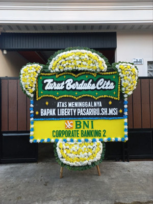 Papan Bunga Duka di Tanjung Paku