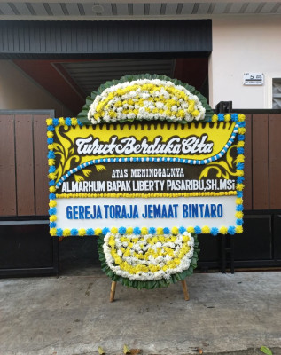 Papan Bunga Duka di Tanjung Paku