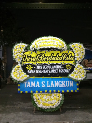 Papan Bunga Duka di Tanjung Paku